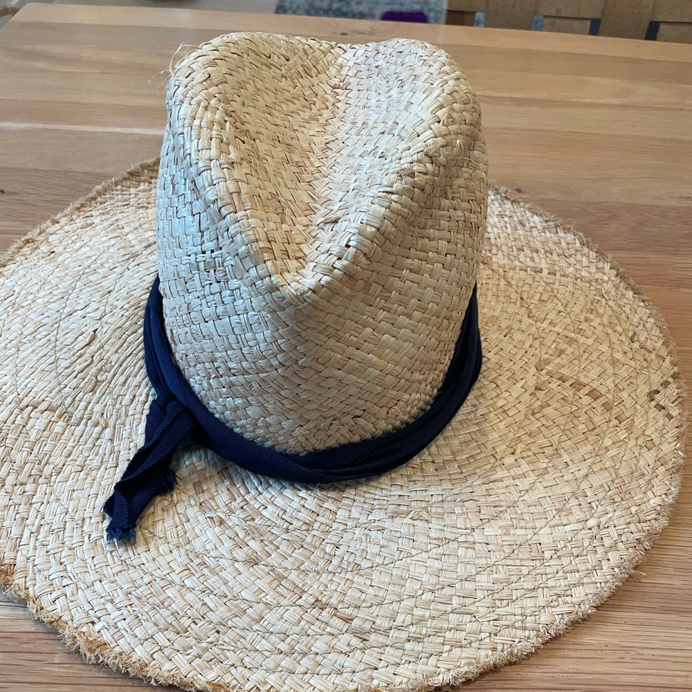 Lola Hats - first aid
